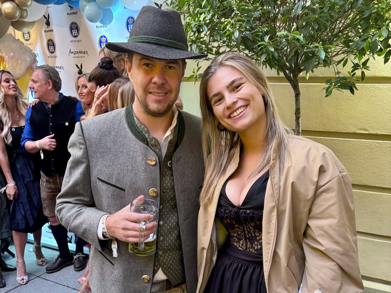 Moderatorin mit Oimara, Sänger von Wackelkontakt